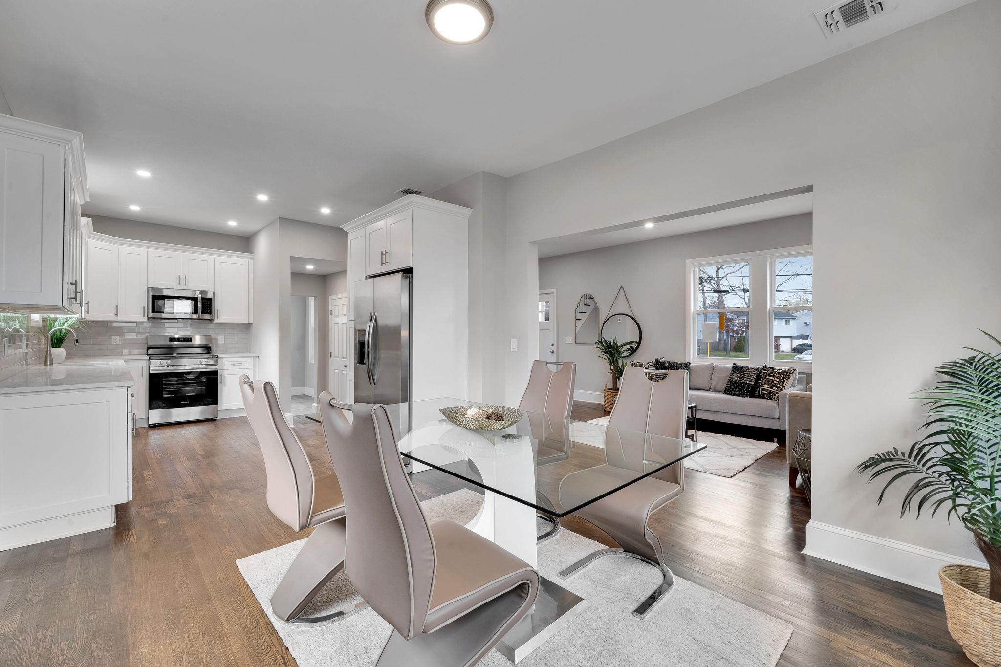 141 Park Avenue, Lindenhurst, New York image 10