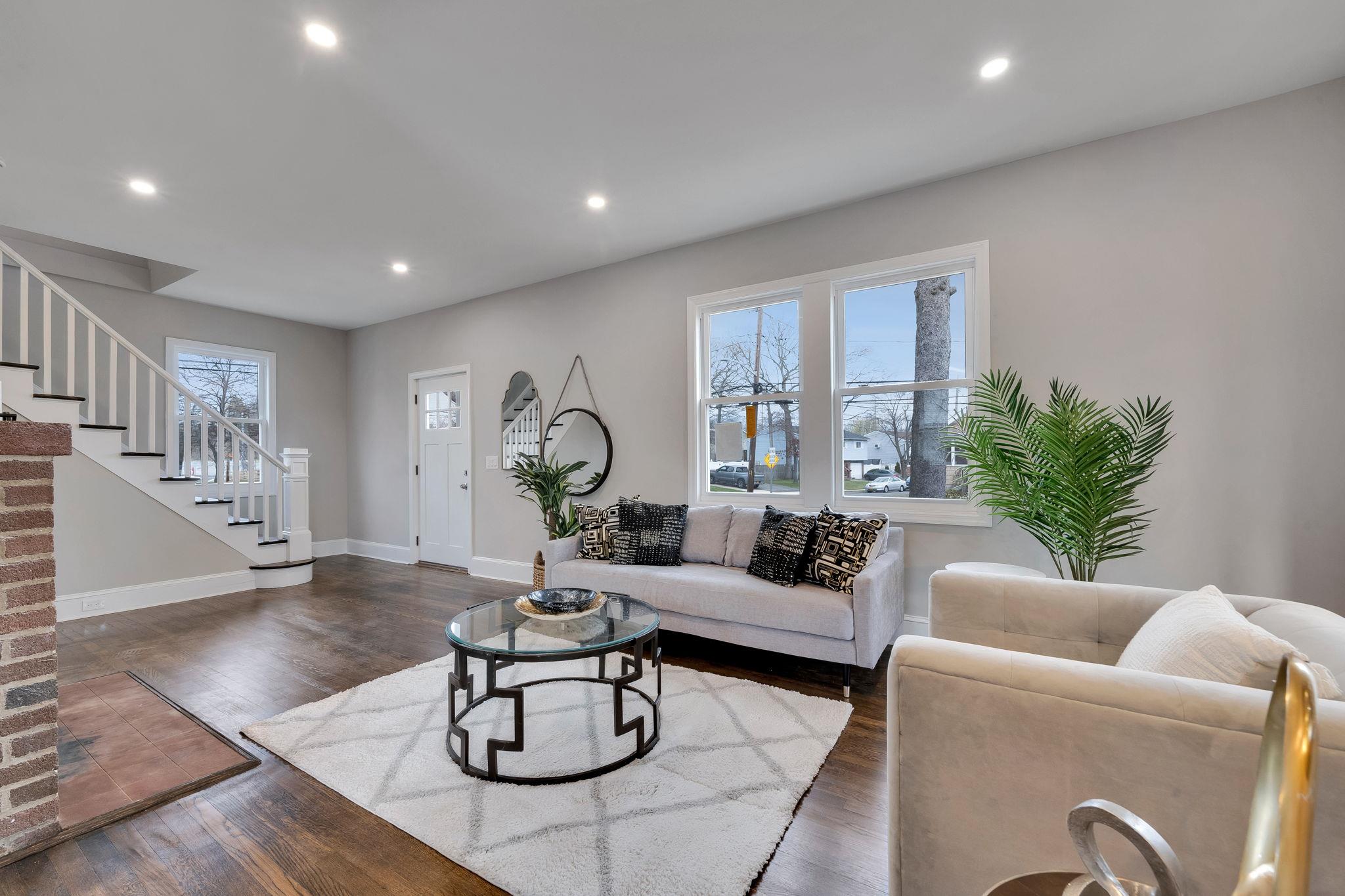 141 Park Avenue, Lindenhurst, New York image 6