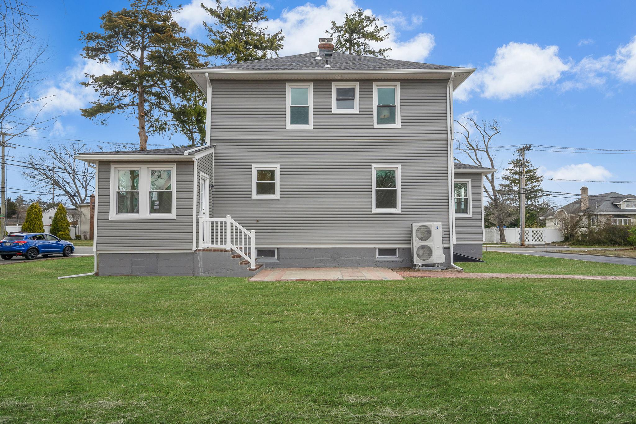 141 Park Avenue, Lindenhurst, New York image 23