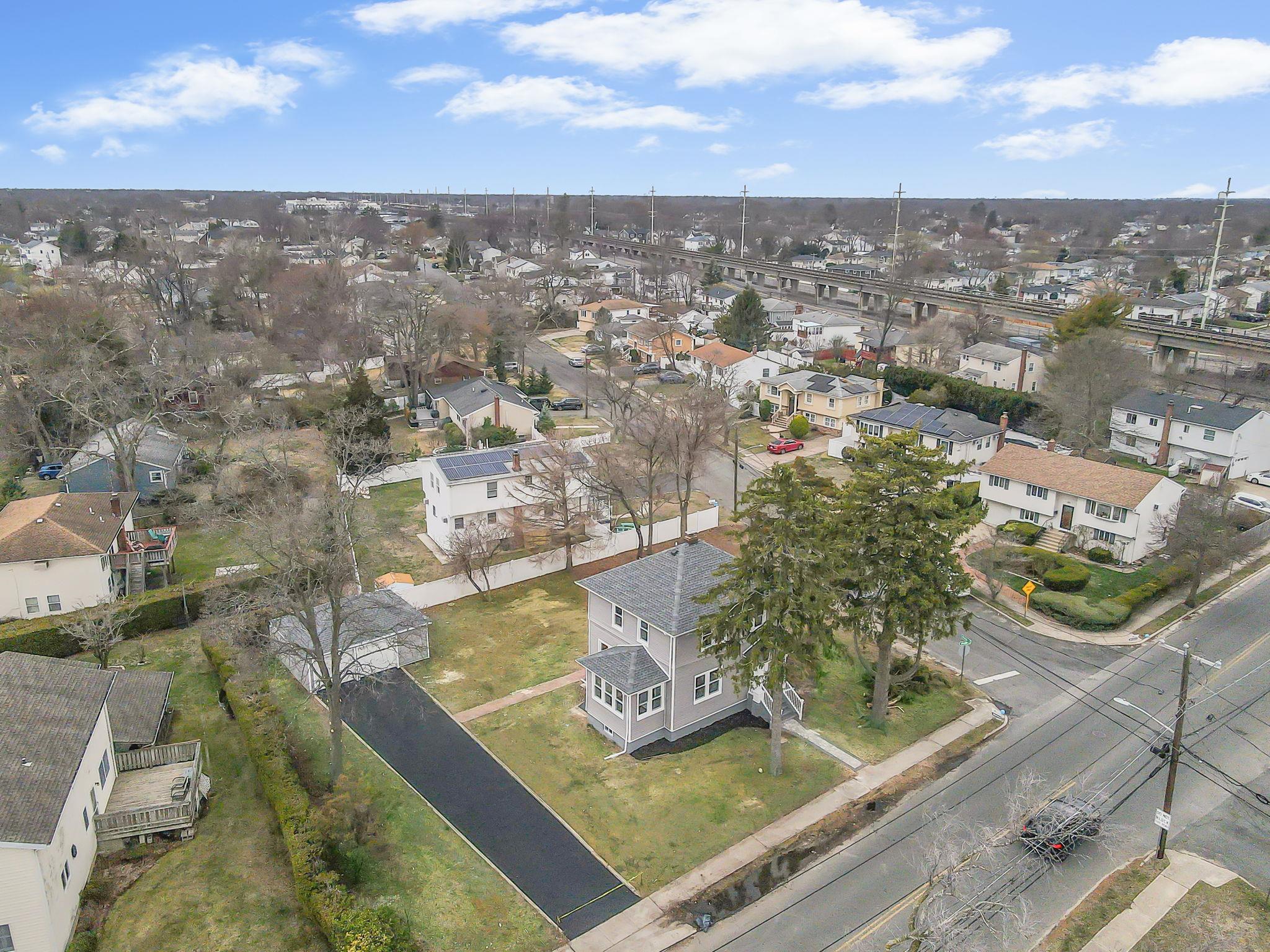 141 Park Avenue, Lindenhurst, New York image 24