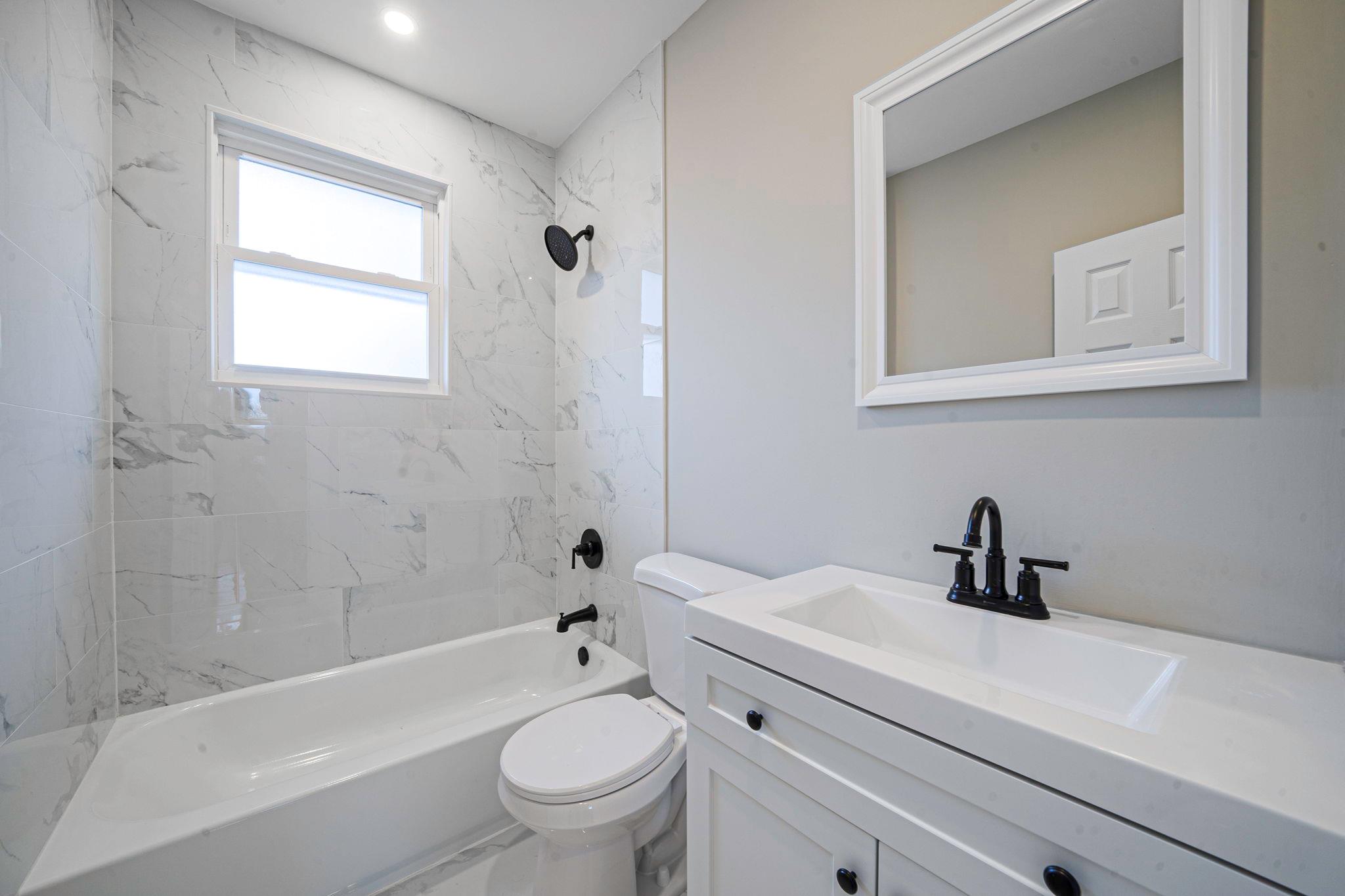 141 Park Avenue, Lindenhurst, New York image 19
