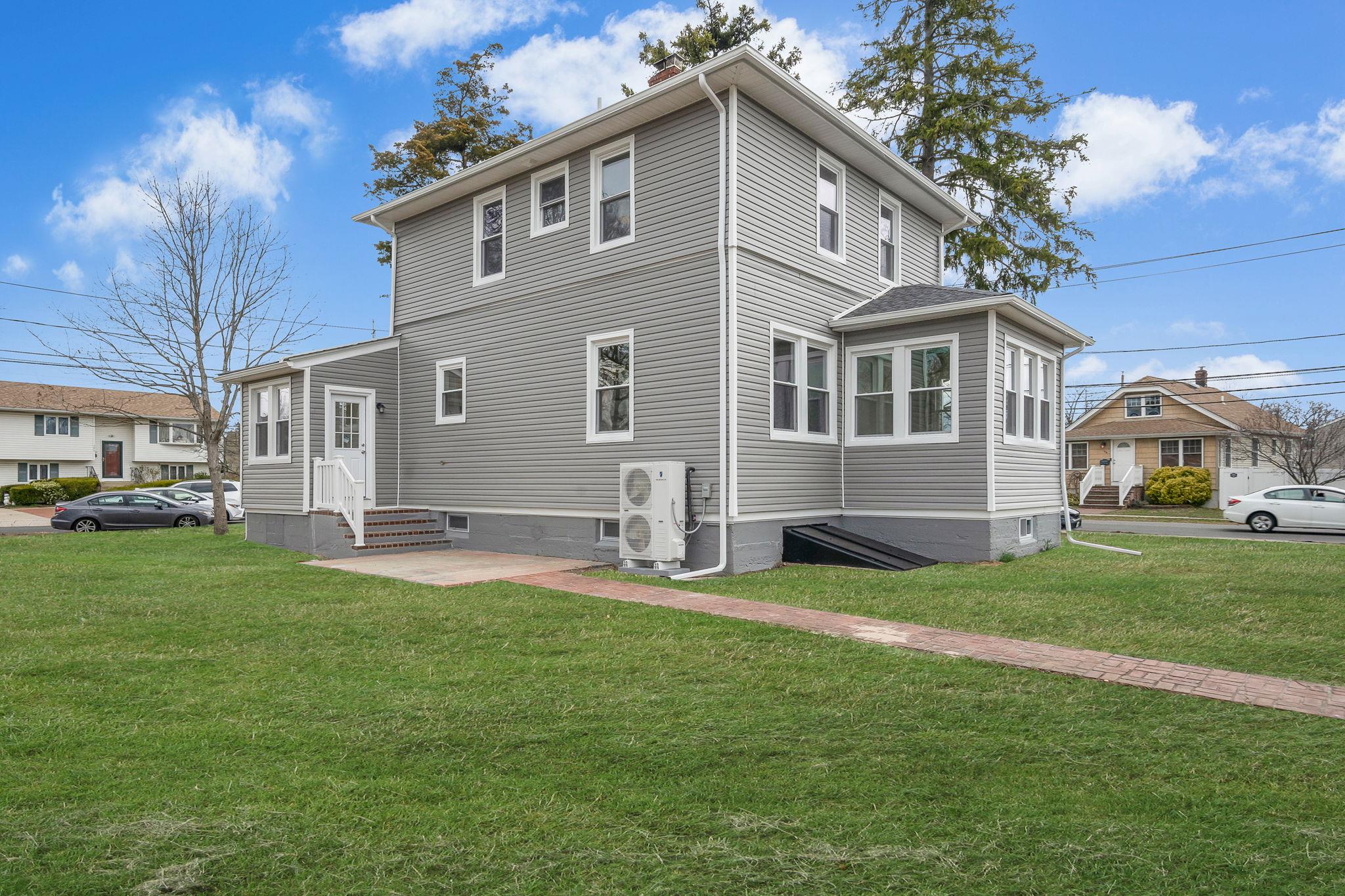 141 Park Avenue, Lindenhurst, New York image 25