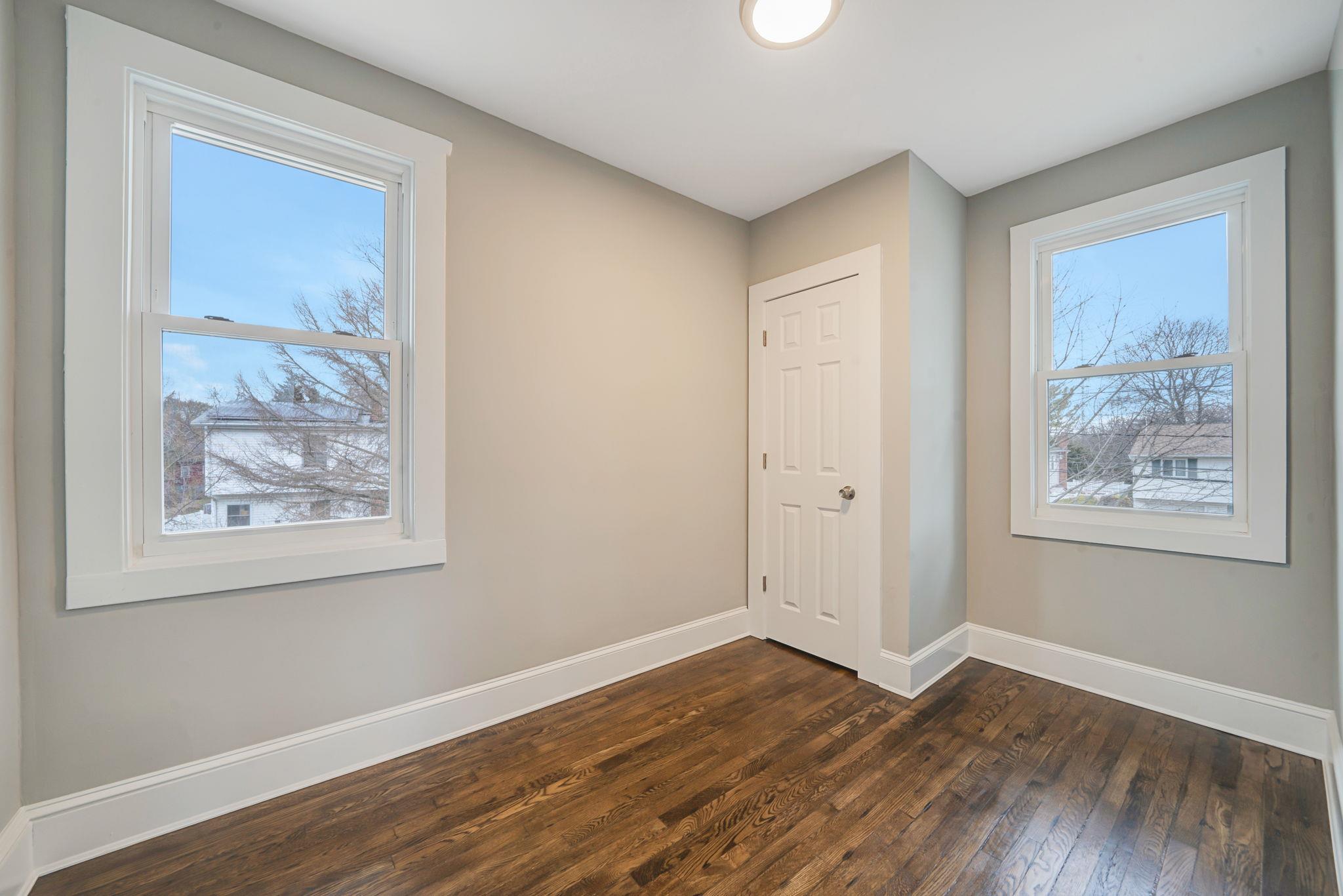 141 Park Avenue, Lindenhurst, New York image 17