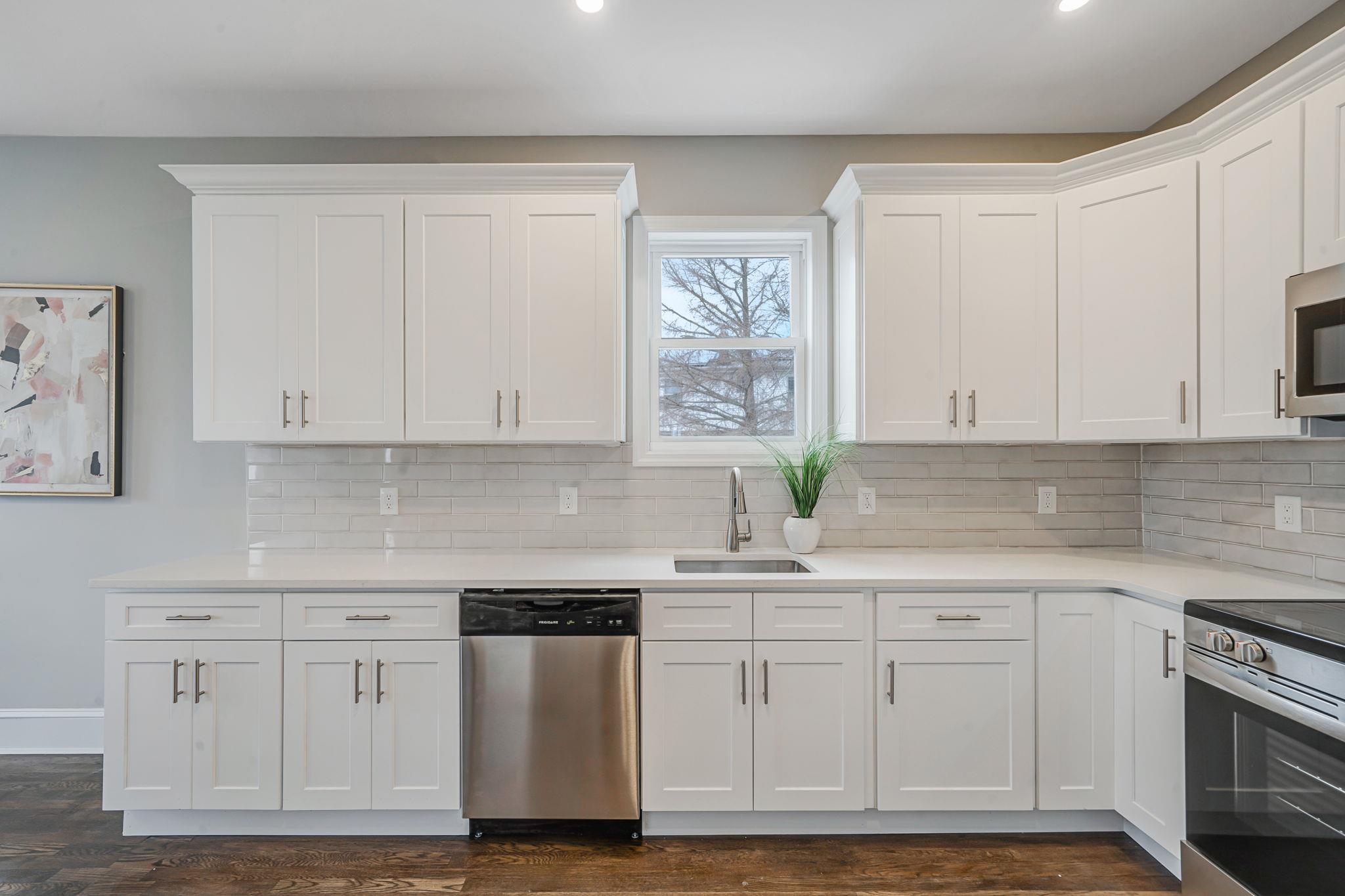 141 Park Avenue, Lindenhurst, New York image 7