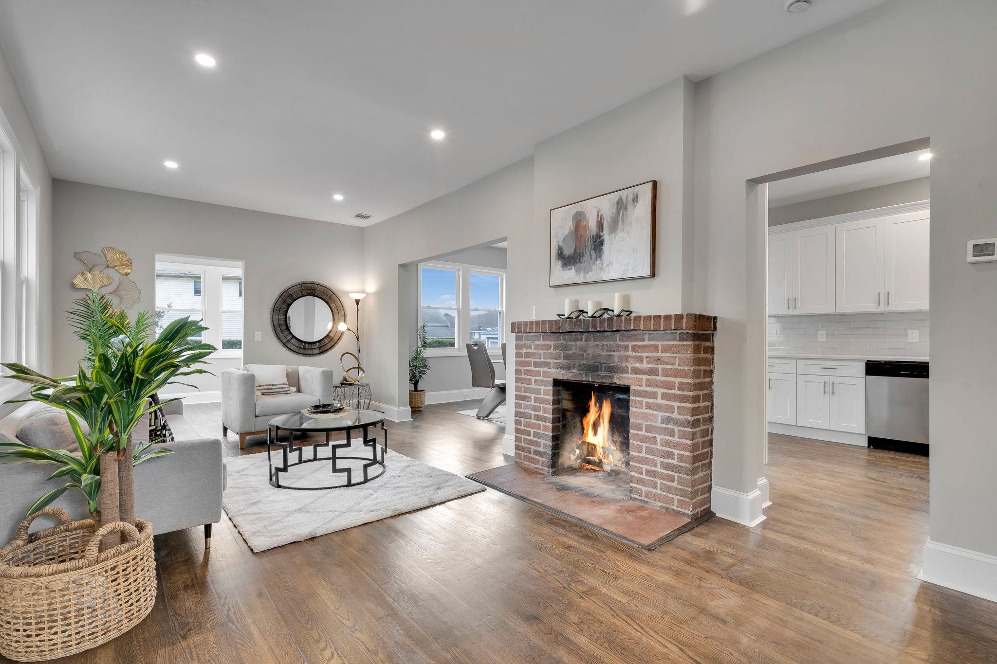141 Park Avenue, Lindenhurst, New York image 5