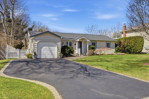 8 Natalie Court Ronkonkoma NY 11779