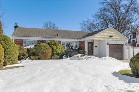 851 Hemlock Street Franklin Square NY 11010