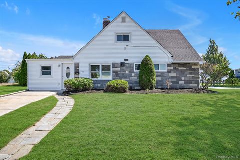 77 Autumn Lane Hicksville NY 11801