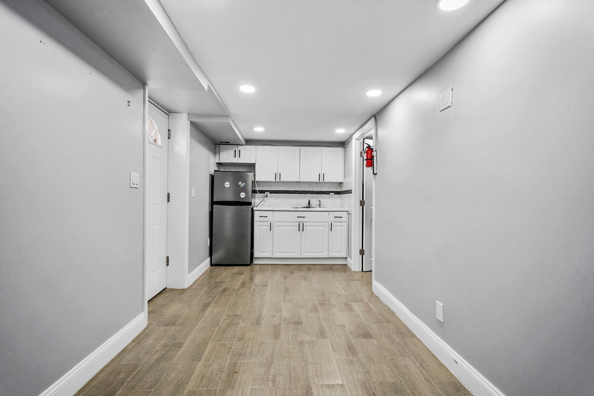 1045 N Hamilton Avenue, Lindenhurst, New York image 17