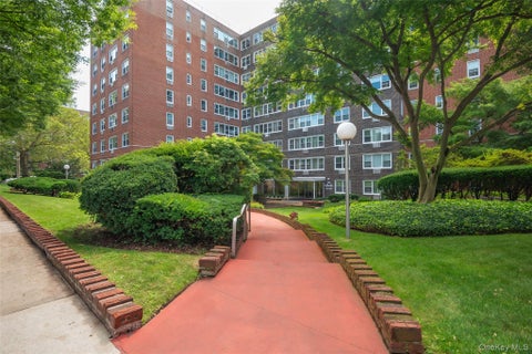 Homes For Sale - 164-20 Highland Avenue #7T<br/> Jamaica Hills, NY 11432