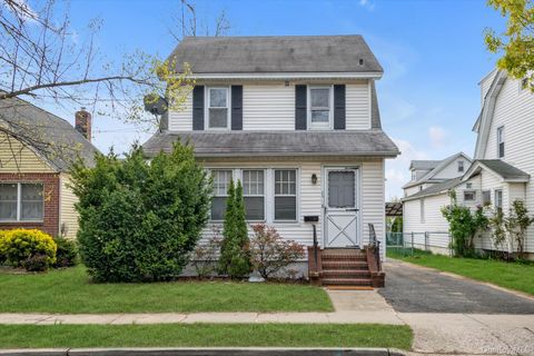 Photo of 25 N 12th Street, New Hyde Park, NY 11040 (MLS # 989695)