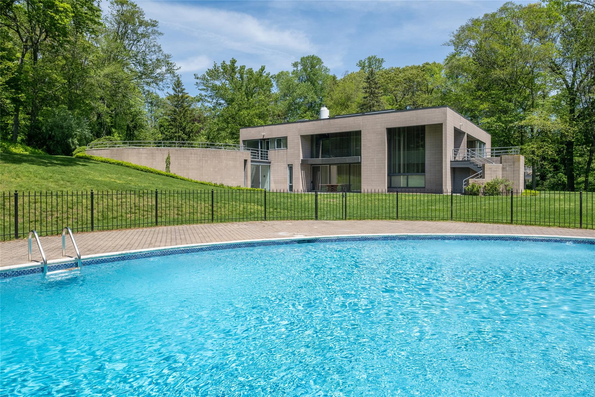 3 Paddock Court, Old Westbury, New York image 27