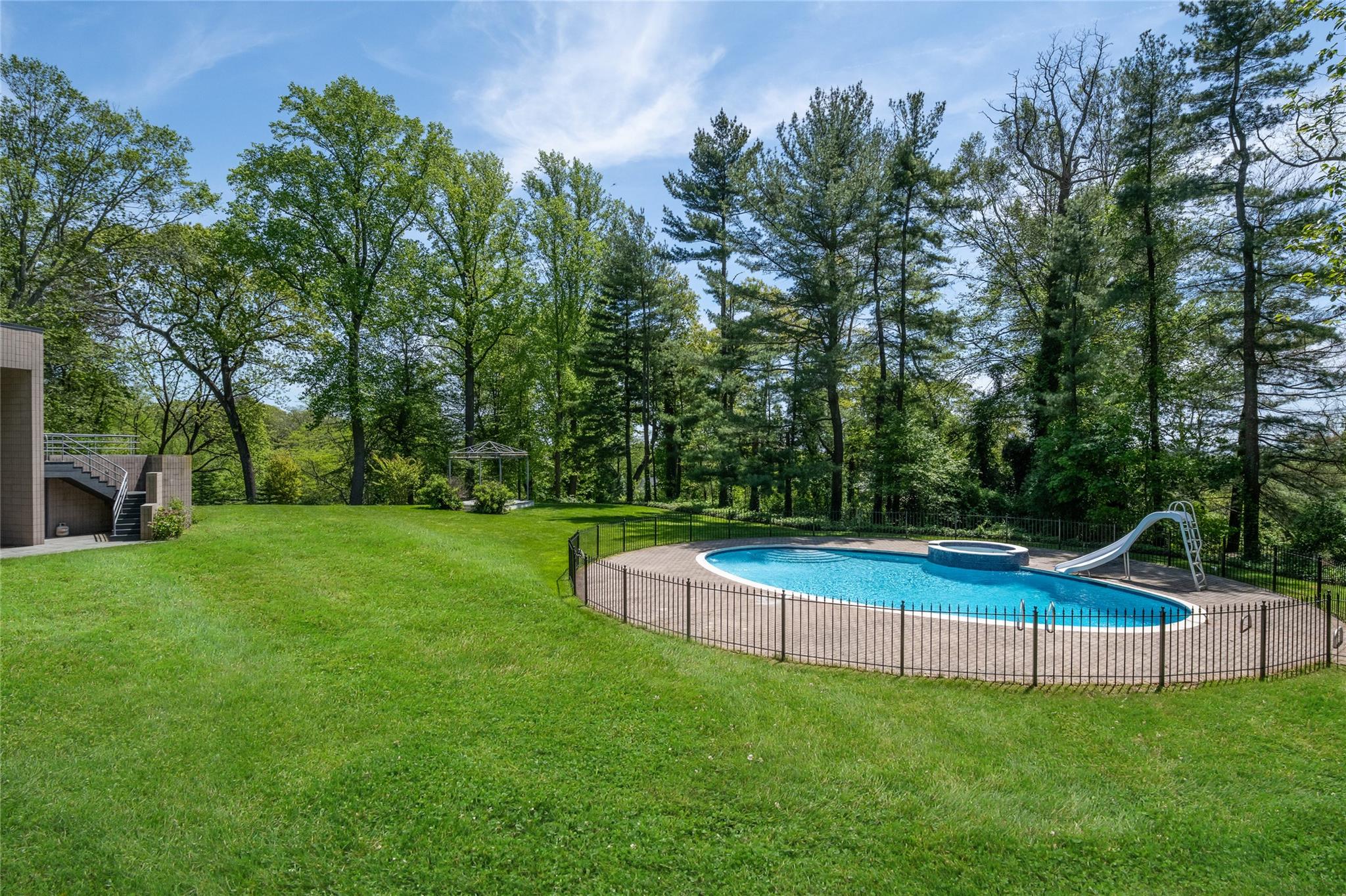 3 Paddock Court, Old Westbury, New York image 25