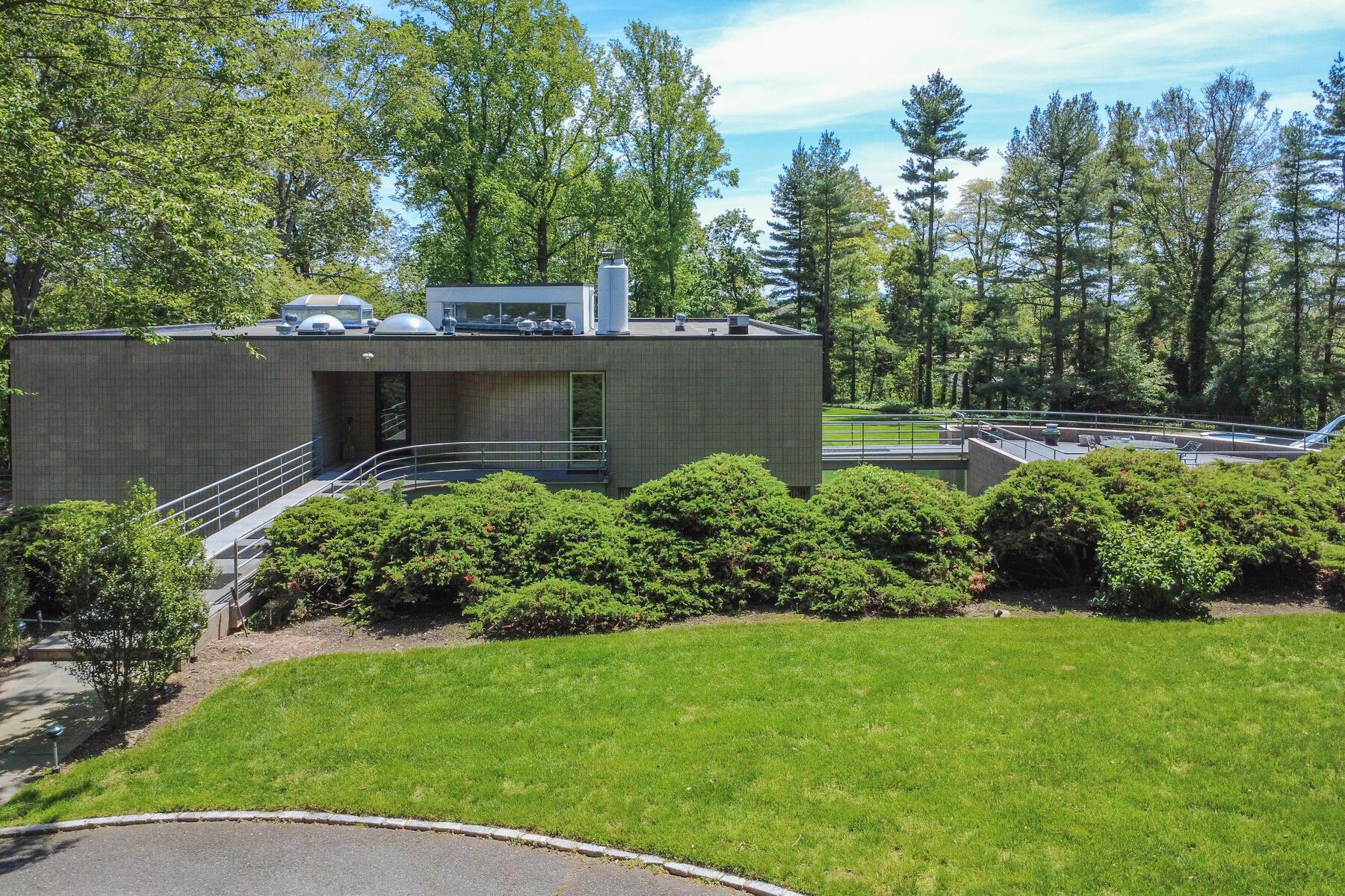 3 Paddock Court, Old Westbury, New York image 21