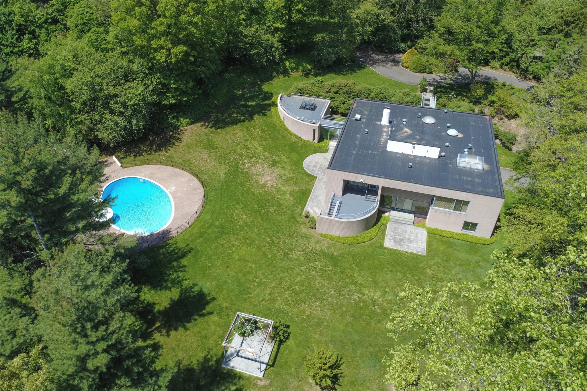 3 Paddock Court, Old Westbury, New York image 30