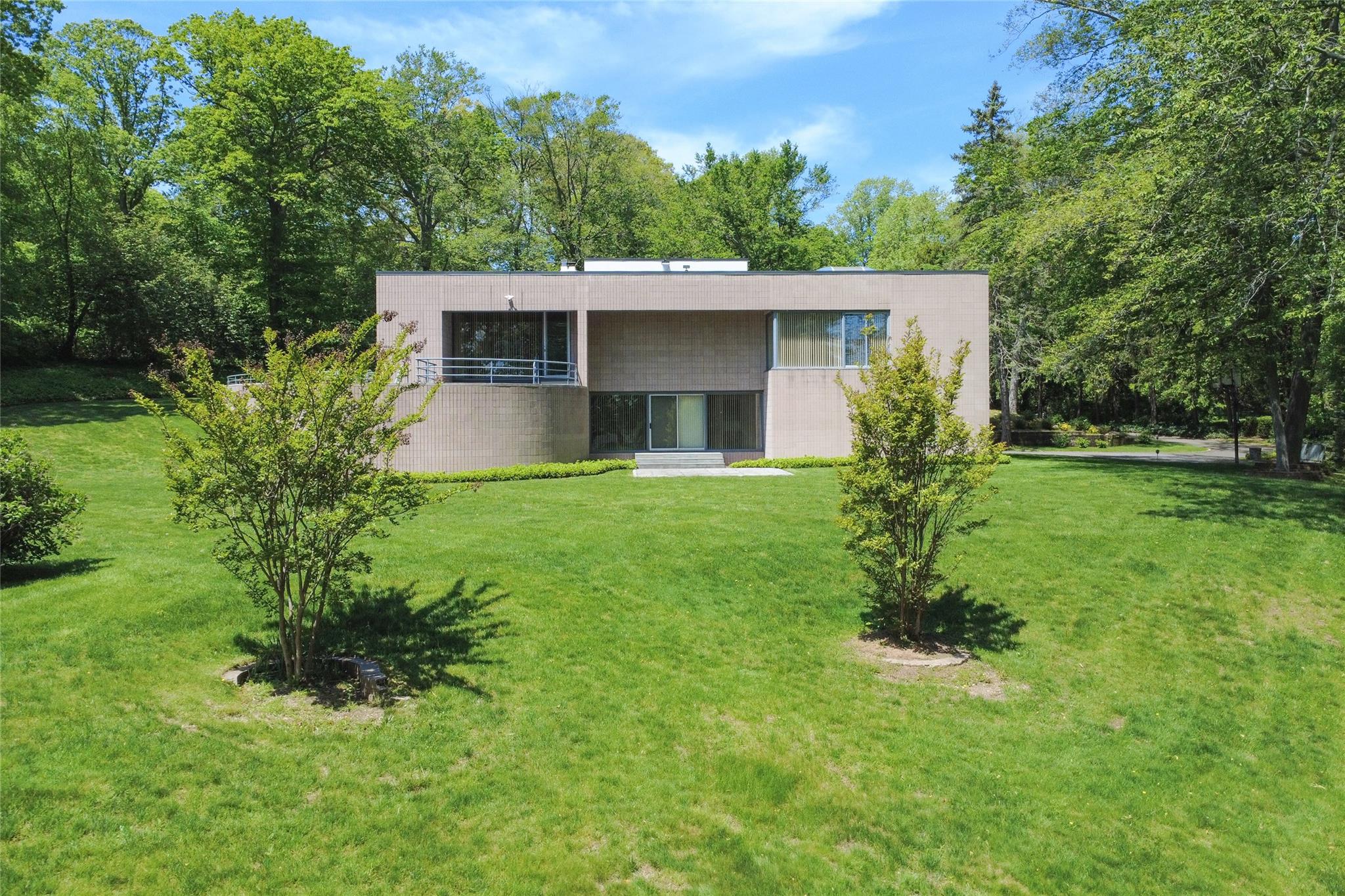 3 Paddock Court, Old Westbury, New York image 28