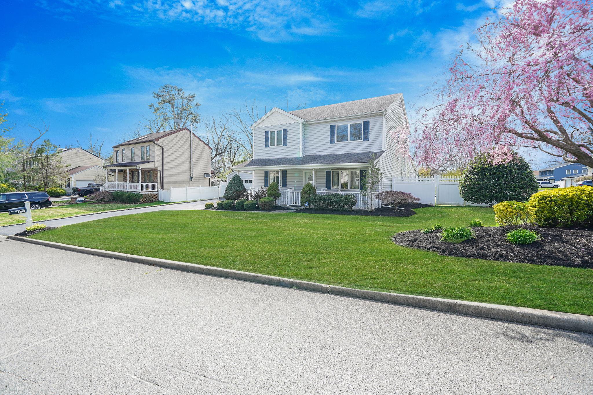 120 Orienta Avenue, Lake Grove, New York image 3