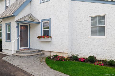 Photo of 25 Loel Court, Rockville Centre, NY 11570 (MLS # 894878)