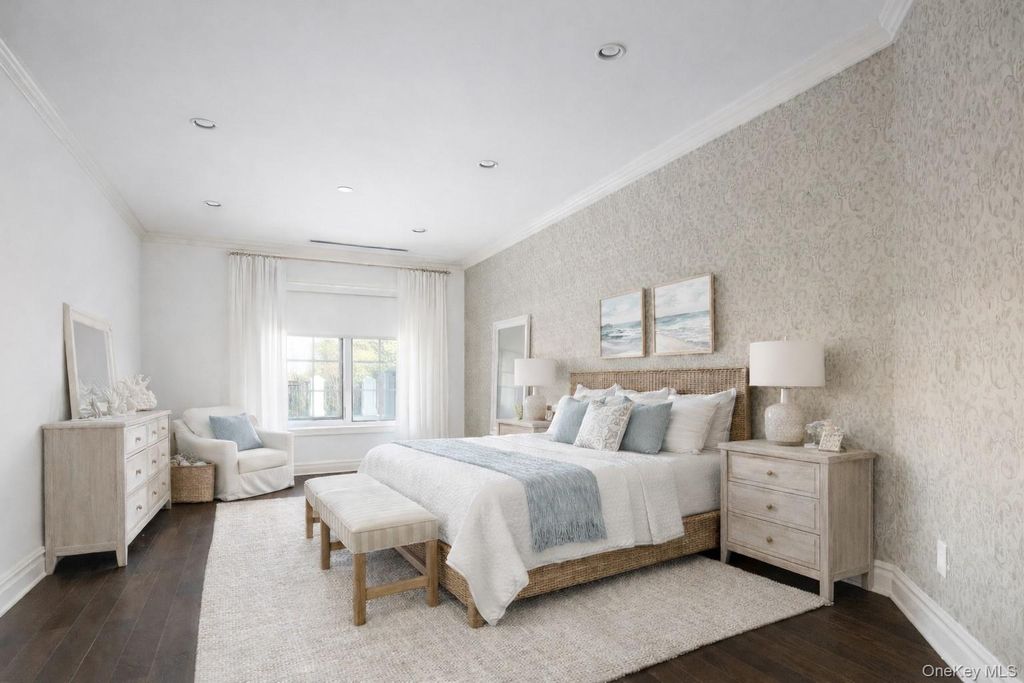 Photo of 2000 Royal Court #2109, North Hills, NY 11040 (MLS # 949598)