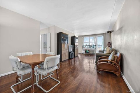 Homes For Sale - 142-05 Roosevelt Avenue #7<br/> Flushing, NY 11354