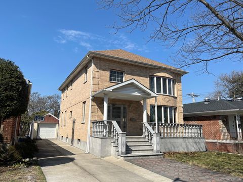 Homes For Sale - 70-10 172nd Street<br/> Fresh Meadows, NY 11365