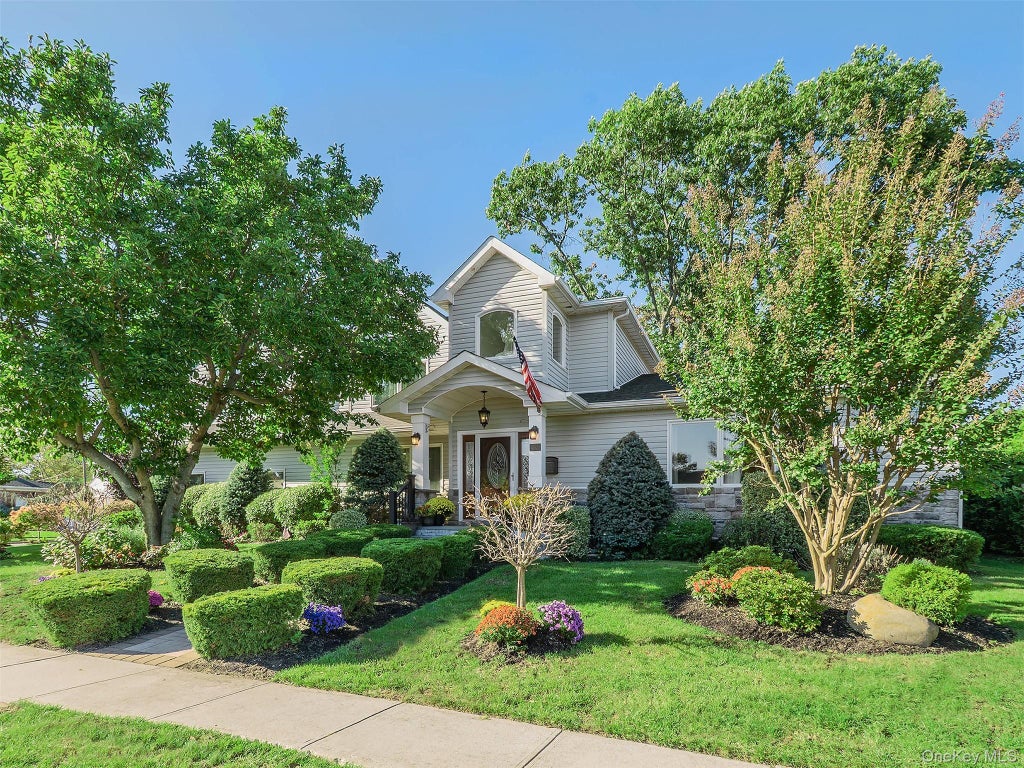 Photo of 752 Kensington Court, Westbury, NY 11590 (MLS # 1061021)