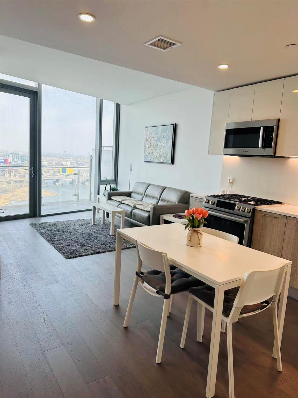 40th Road Ph1i, Flushing, Queens, NY - 1 Bedrooms  
1 Bathrooms  
3 Rooms - 