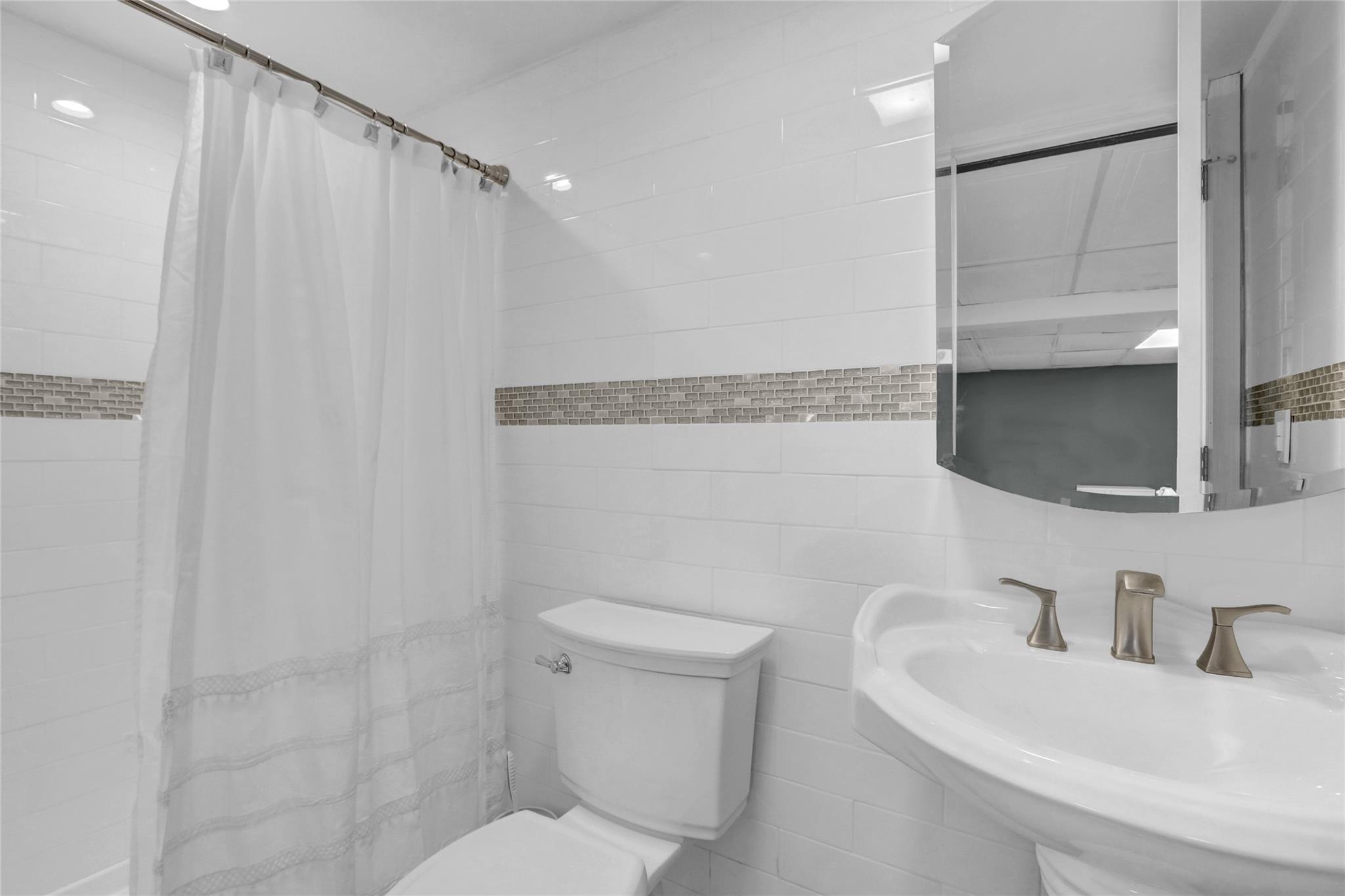 24 Rellim Drive Dr, Glen Cove, New York image 21