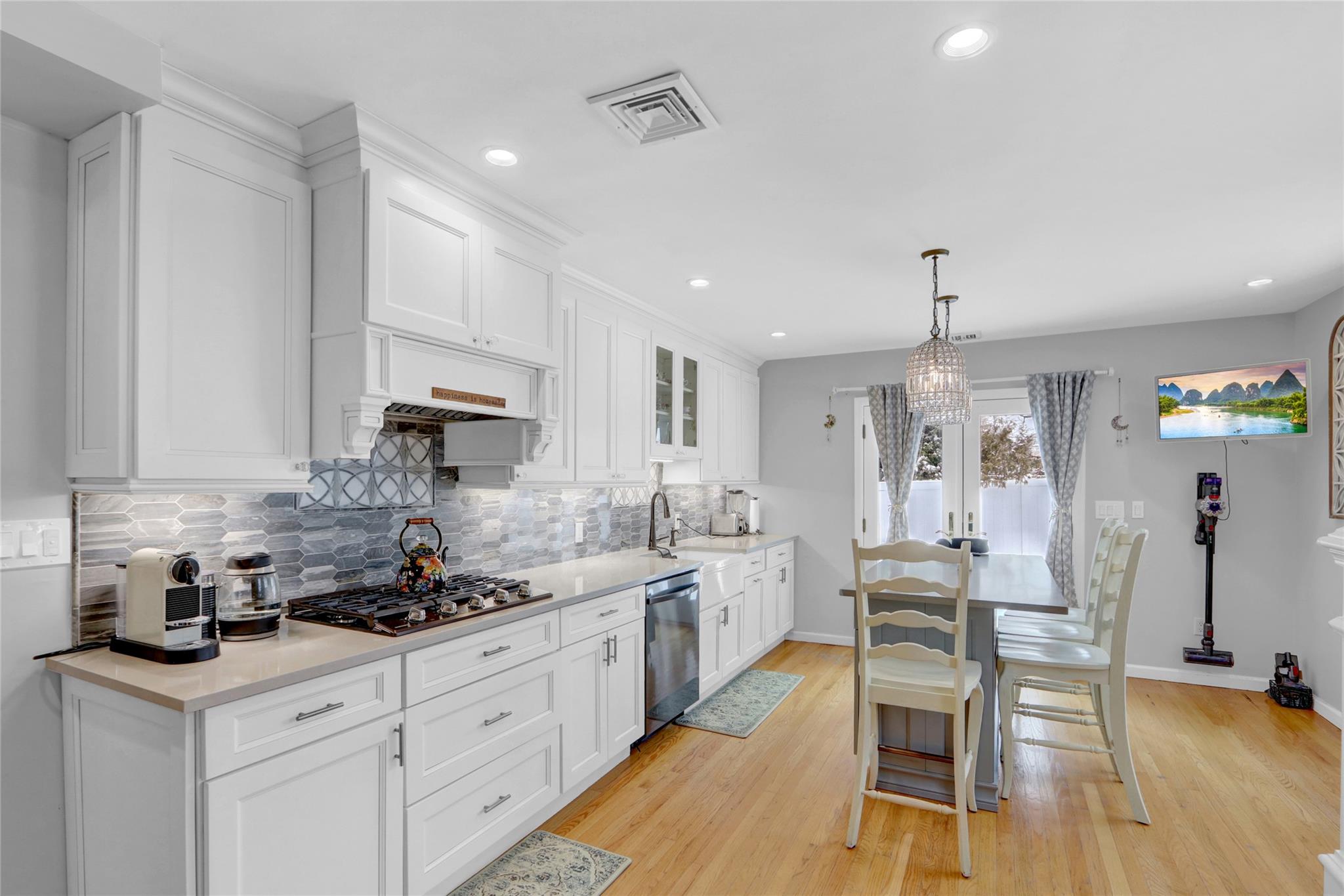24 Rellim Drive Dr, Glen Cove, New York image 2