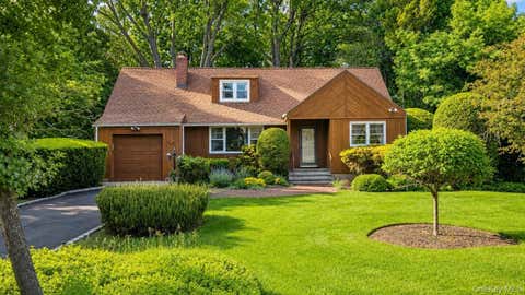 Homes For Sale - 9 Sheep Pasture Lane<br/> Suffolk County, Huntington, NY 11743