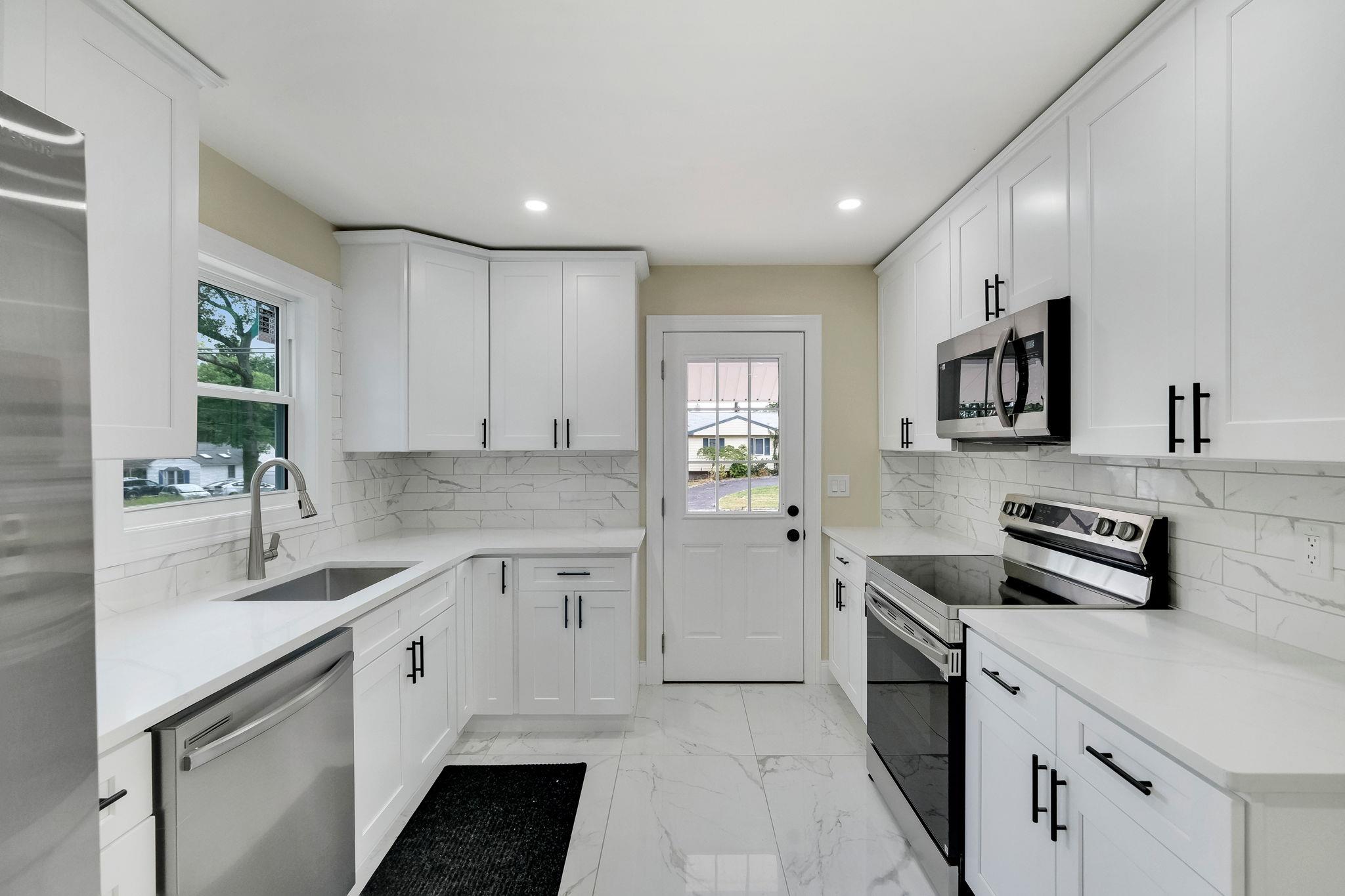 36 Ozark Street, Ronkonkoma, New York image 3