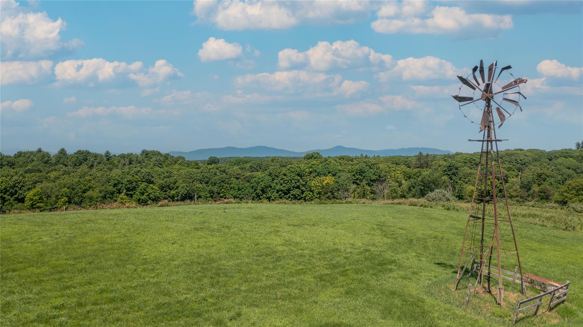 Red Hook, New York 12571, United States, 3 Bedrooms Bedrooms, ,5 BathroomsBathrooms,Residential,Active,170245