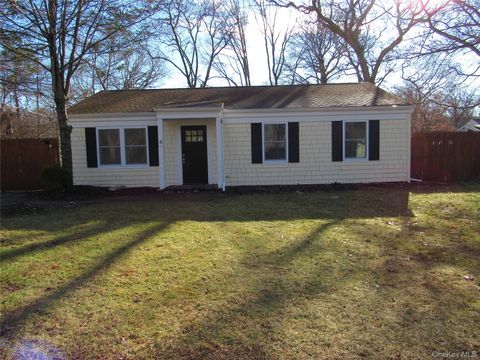 Photo of 4 Park Lane, Middle Island, NY 11953 (MLS # 941253)
