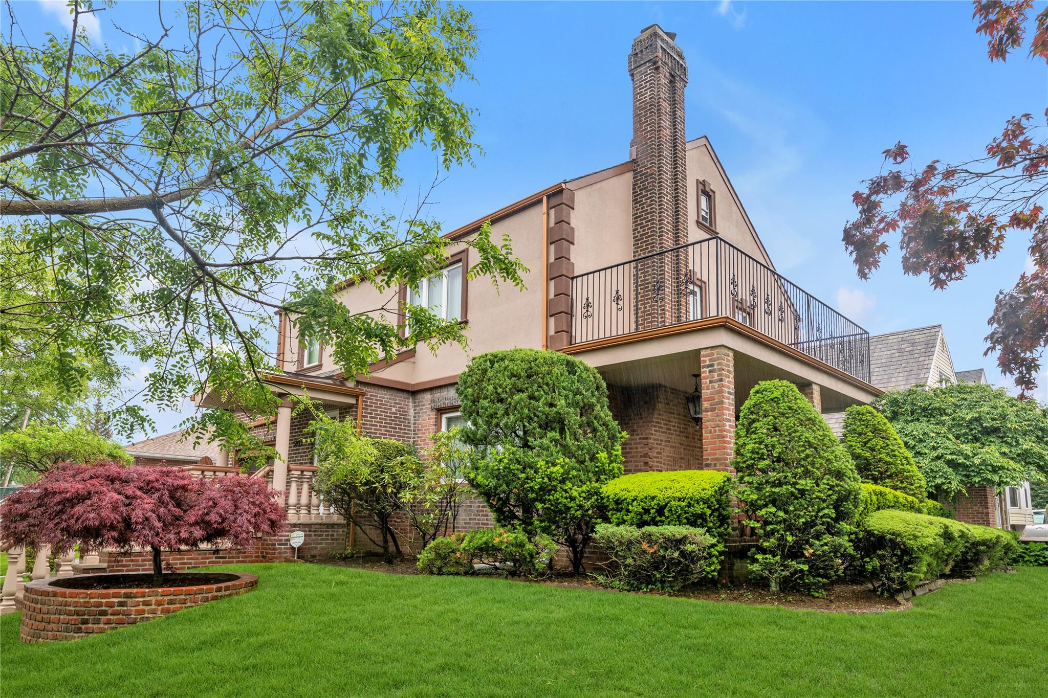 220th Street, Bayside, Queens, NY - 3 Bedrooms  
2 Bathrooms  
7 Rooms - 