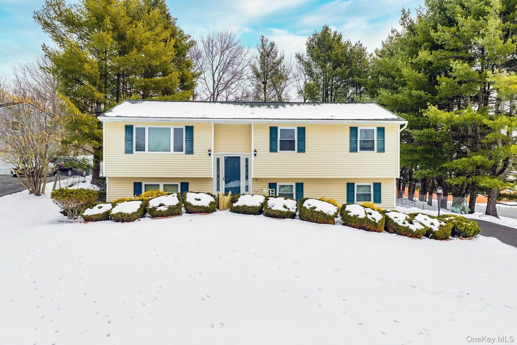 Photo of 9 Michele Court, Middletown, NY 10941 (MLS # 950070)