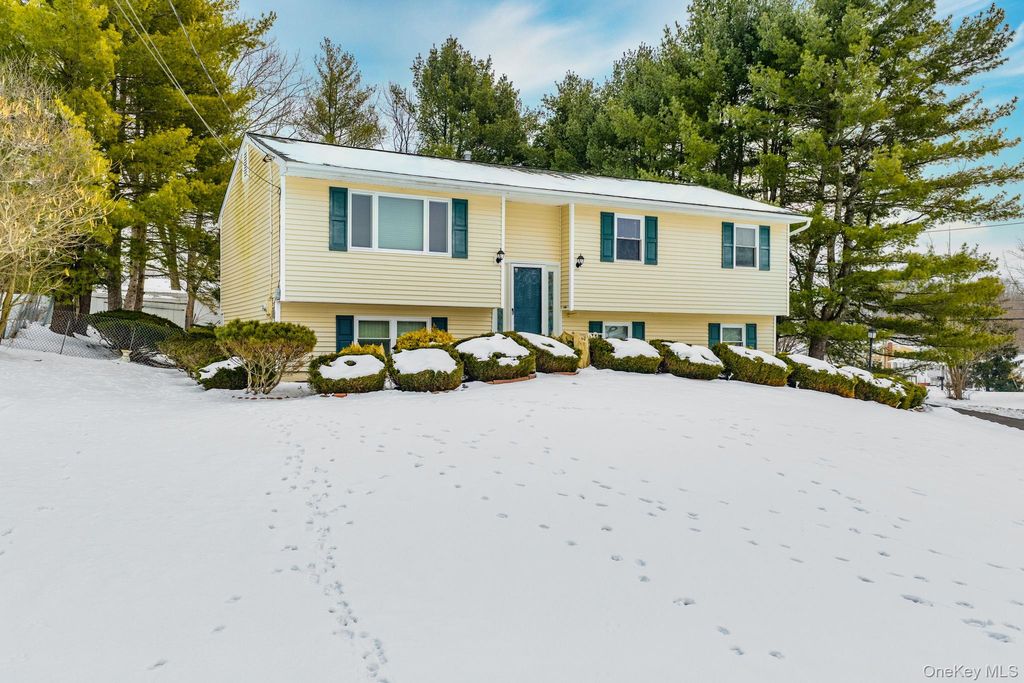 Photo of 9 Michele Court, Middletown, NY 10941 (MLS # 950070)