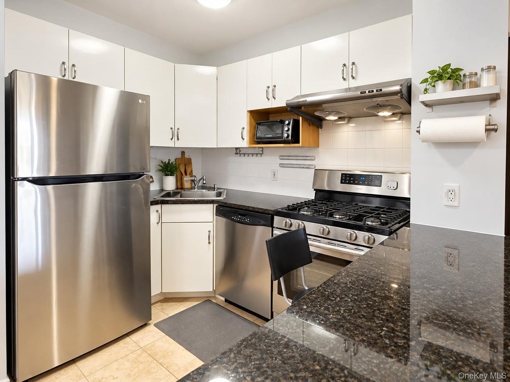 Photo of 7836 46th Avenue #3D, Elmhurst, NY 11373 (MLS # 1062067)