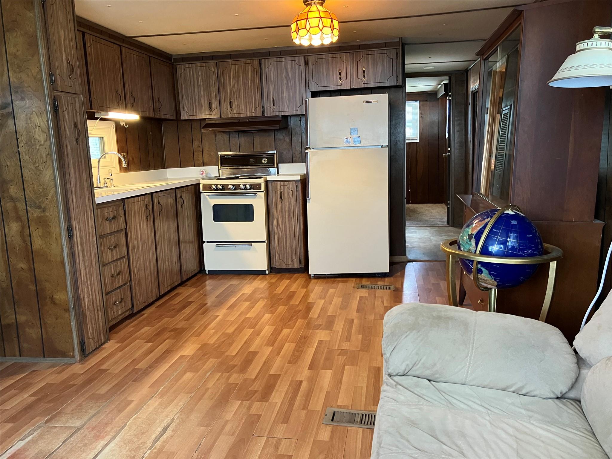 B20 Riverleigh, Riverhead, New York image 2