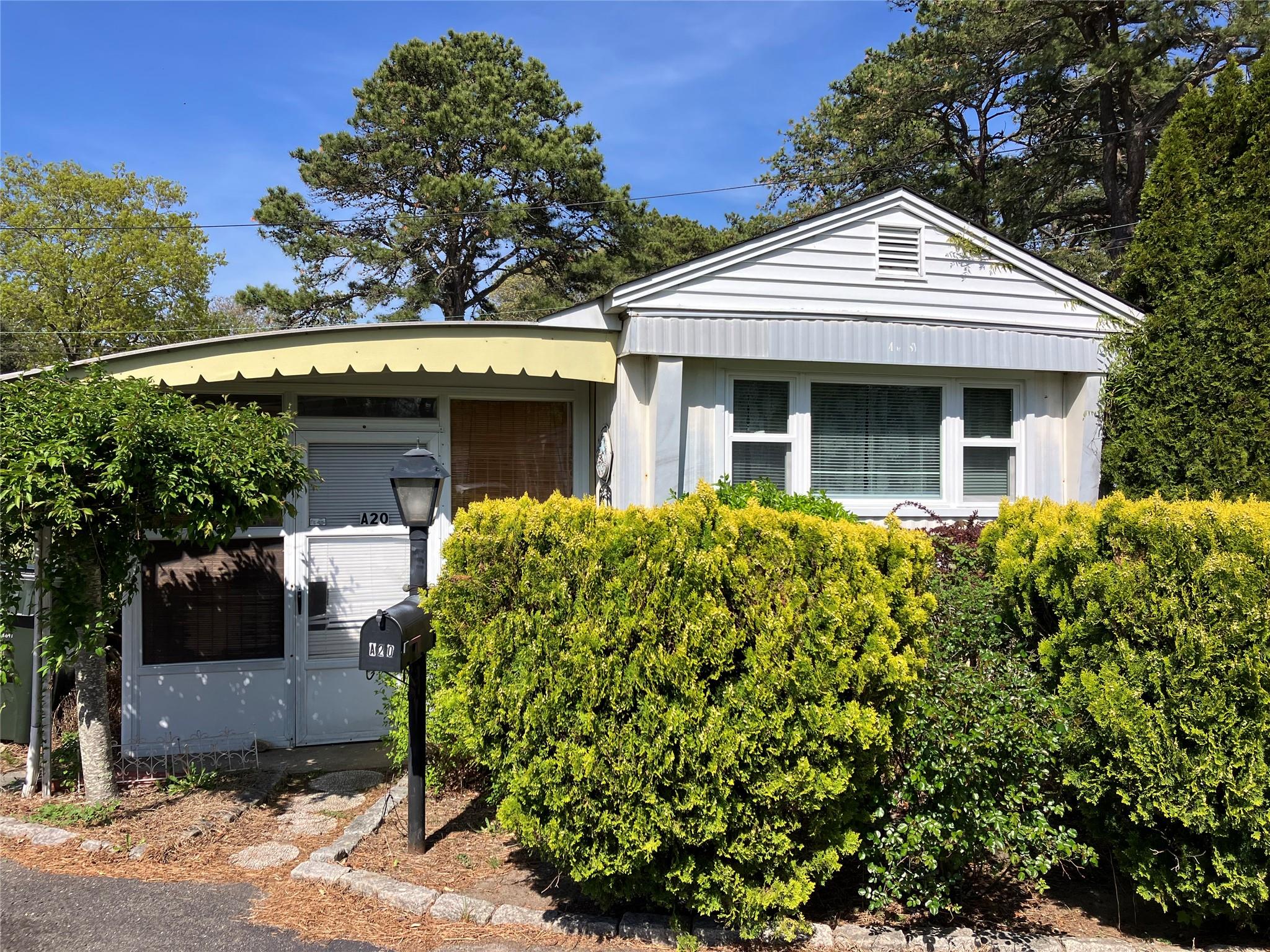 Riverleigh, Riverhead, Hamptons, NY - 1 Bedrooms  
1 Bathrooms - 