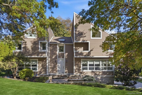 Photo of 2 Verity Lane, Roslyn, NY 11576 (MLS # 1064822)