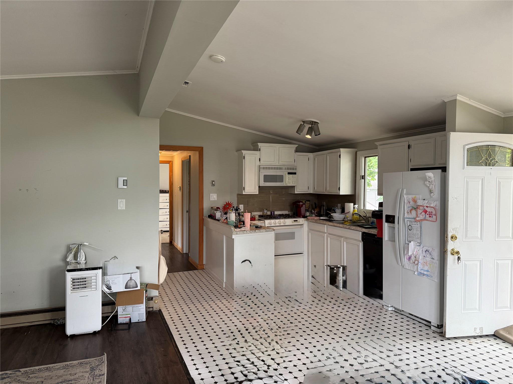 409 Bay Avenue, Patchogue, New York image 3