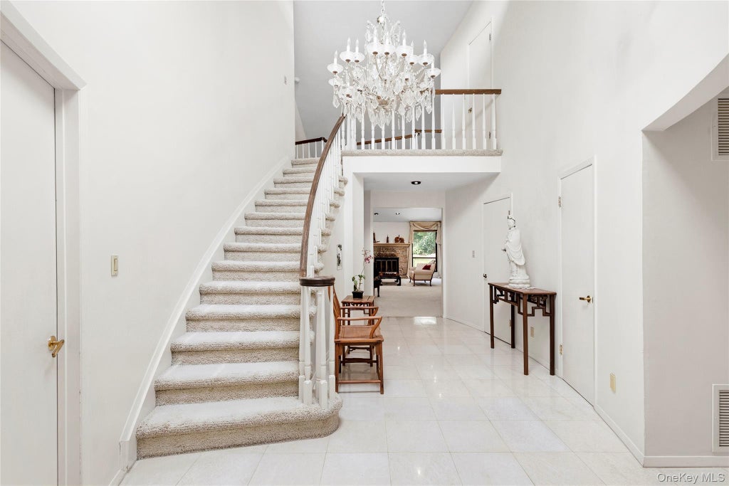 Photo of 10 Doral Drive, Manhasset, NY 11030 (MLS # 1036607)