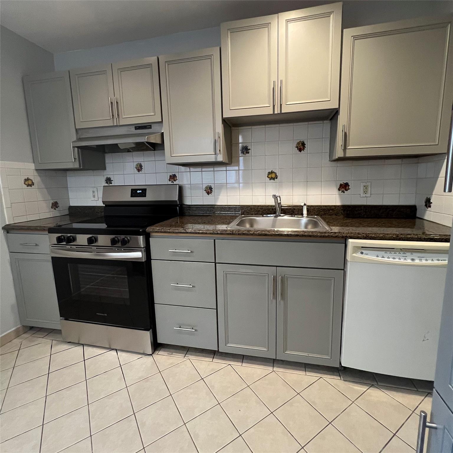 7 Granada Crescent 1