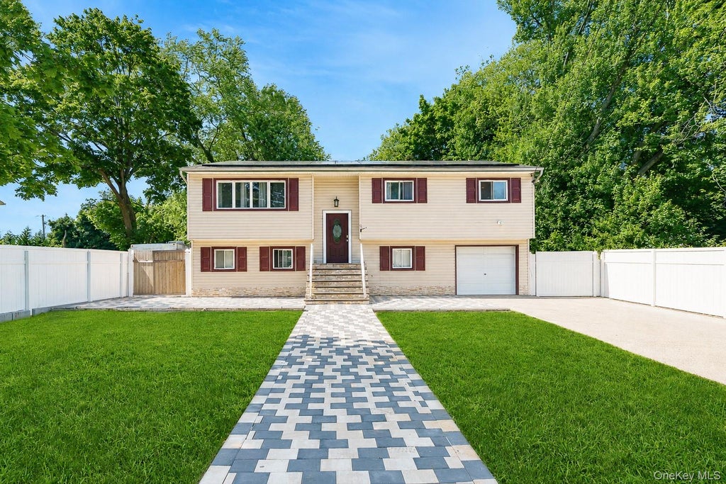 Photo of 9 Hamlin Avenue, West Babylon, NY 11704 (MLS # 1023868)