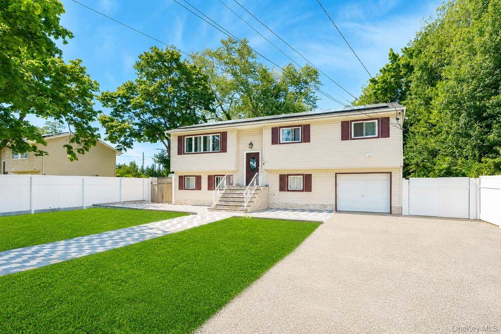 Photo of 9 Hamlin Avenue, West Babylon, NY 11704 (MLS # 1023868)