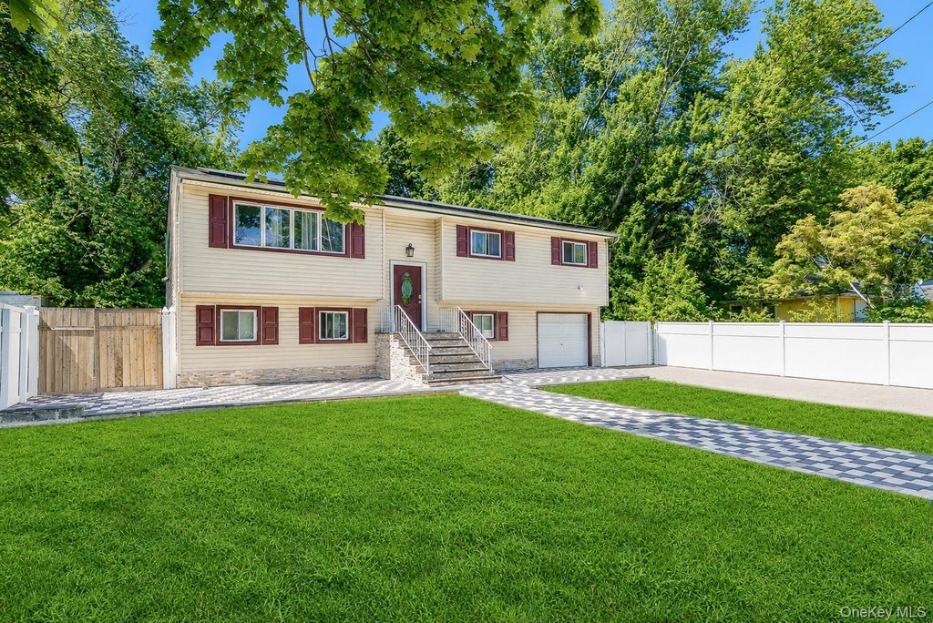 Photo of 9 Hamlin Avenue, West Babylon, NY 11704 (MLS # 1023868)