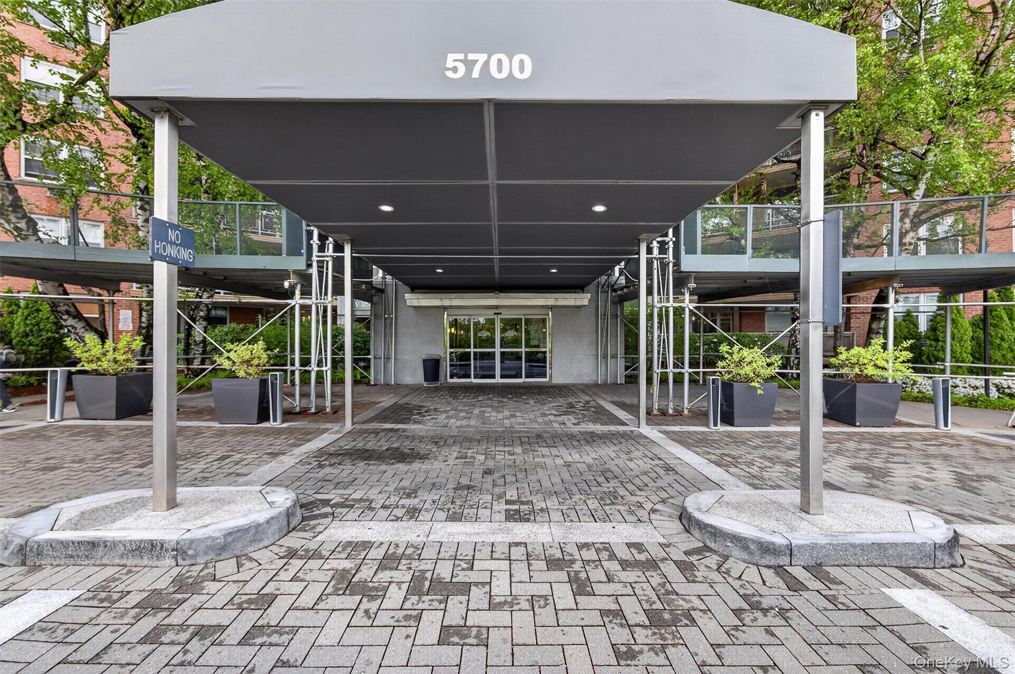 5700 Arlington Avenue 22B