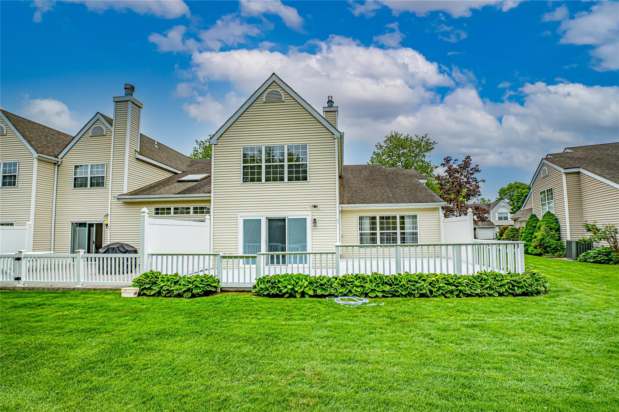 53 Mystic Circle, Bay Shore, New York image 24