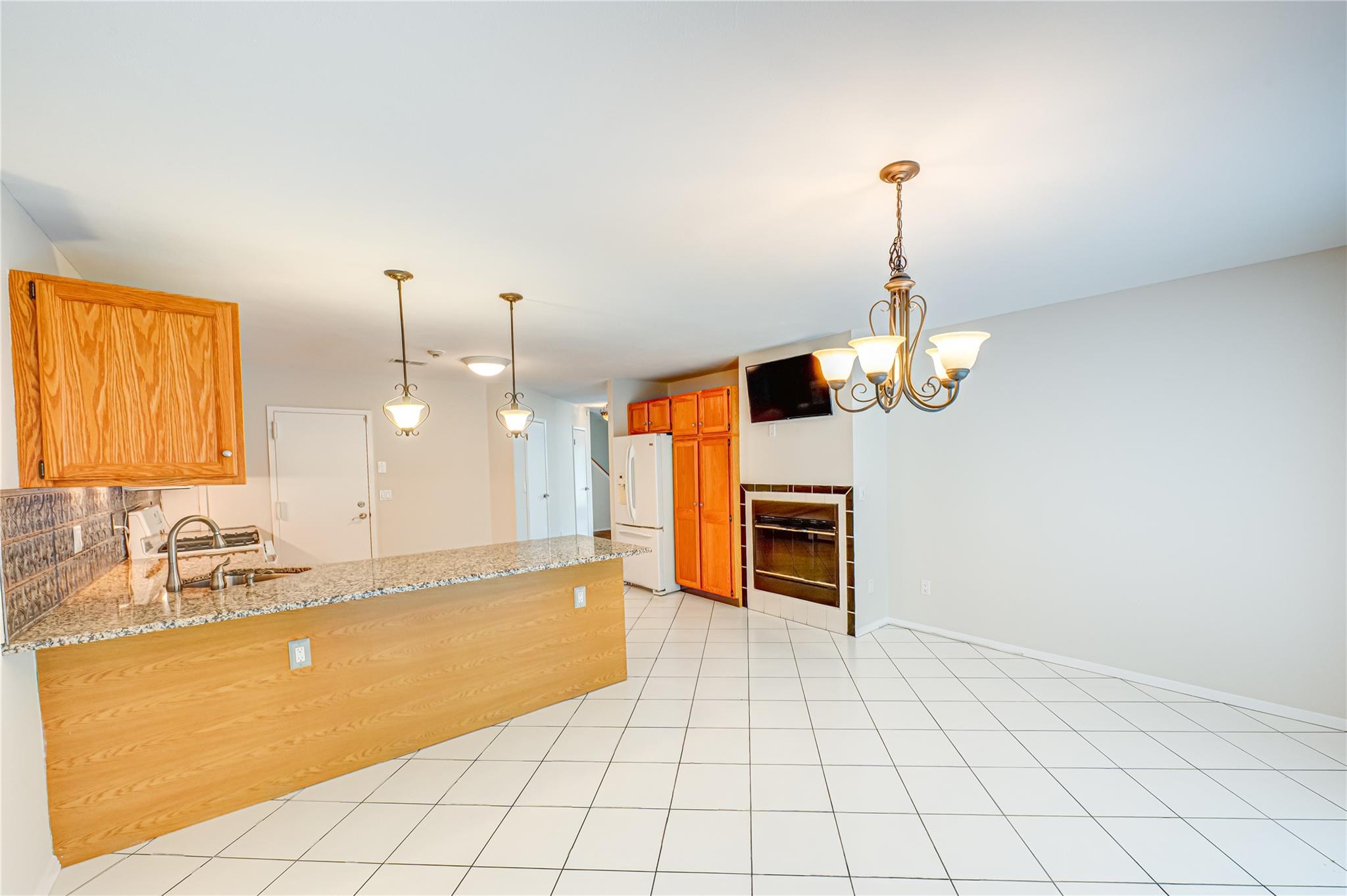 53 Mystic Circle, Bay Shore, New York image 11
