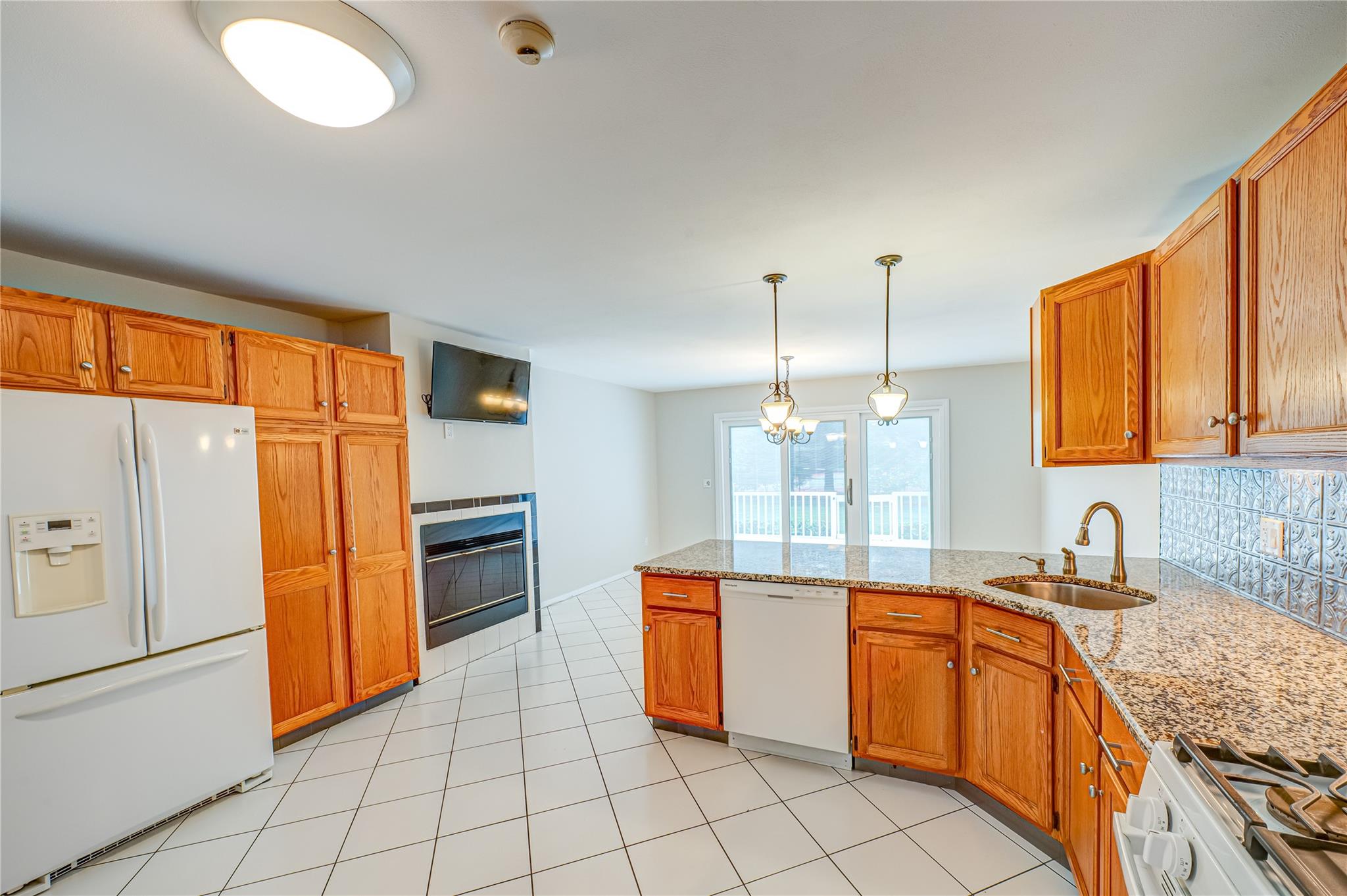 53 Mystic Circle, Bay Shore, New York image 9
